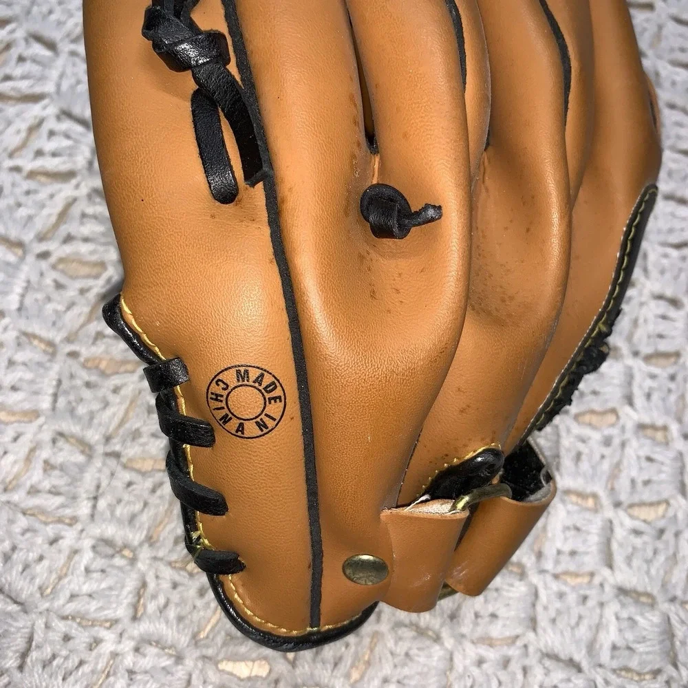 MacGregor Leather Laced Right Hand Throw 95170 10‎ Inch T Usa Ball Glove Young